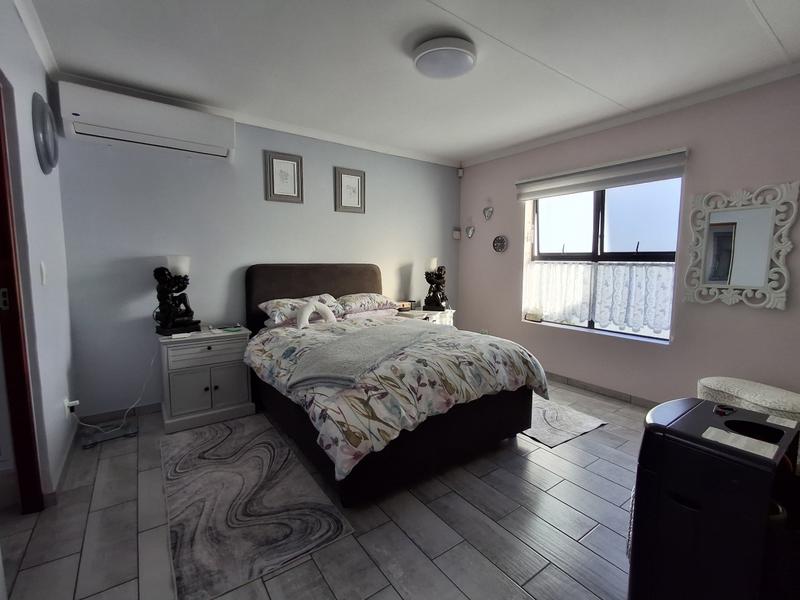 3 Bedroom Property for Sale in Golden Mile Western Cape